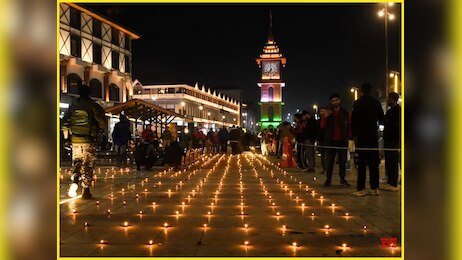 दशकों बाद कश्मीर के लाल चौक पर मनाई गई दिवाली; 'ऑपरेशन सिन्दूर' के शहीदों को श्रद्धांजलि!