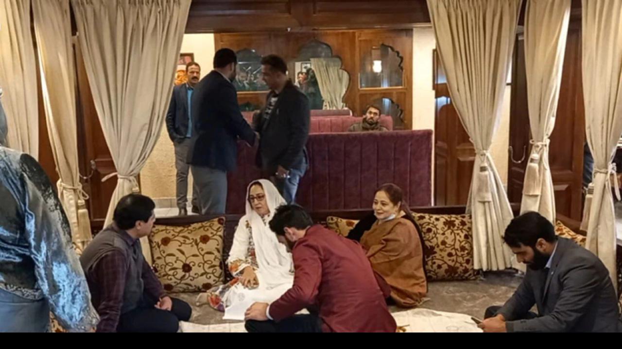 Kashmir: घाटी में मश्हूर है करीम रेस्टोरेंट, इंजीनियर तारिक़ ने छोटे से ढाबे से की थी शुरुआत