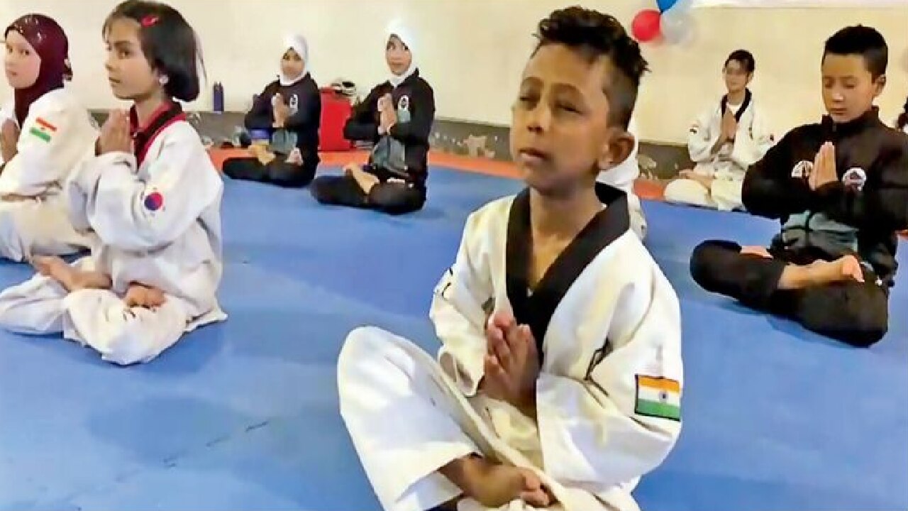 International Yoga Day : योग दिवस पर लद्दाख के खिलाड़ियों और अधिकारियों ने किया योगा !