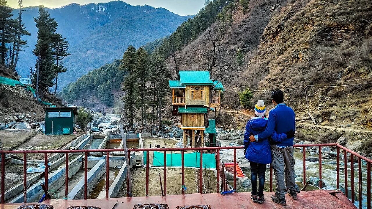 J&K Tourism : जम्मू कश्मीर में ऑफबीट टूरिस्ट डेस्टिनेशन पर बढ़ रही पर्यटकों की तादाद !