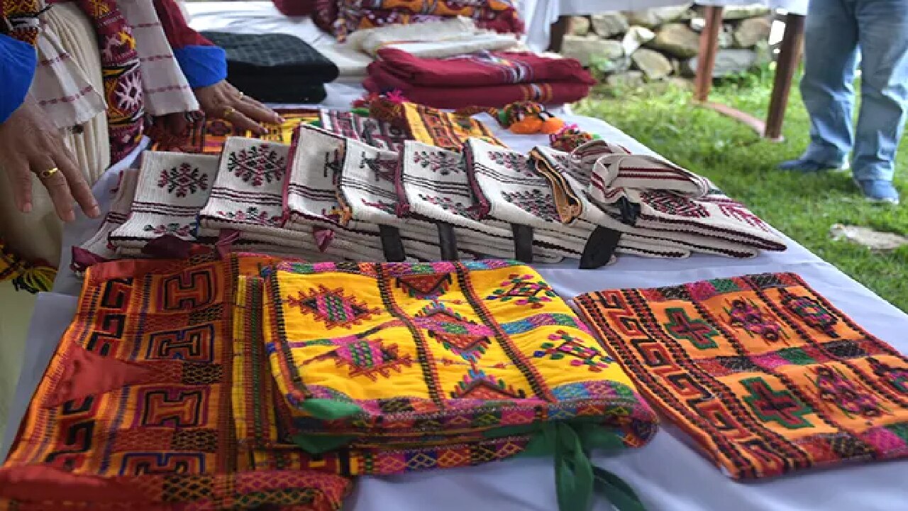 National Handloom Day : लद्दाख के कारगिल में 10वें नेशनल हैंडलूम दिवस पर एग्जीबिशन का उद्घाटन...