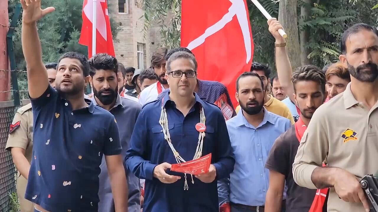 National Conference : सीनियर नेता तौसीफ इरशाद खान ने थामा NC दामन, अपनी पार्टी को लगा झटका !