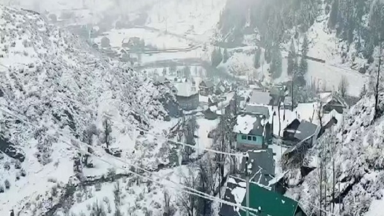 kupwara recieves snowfall