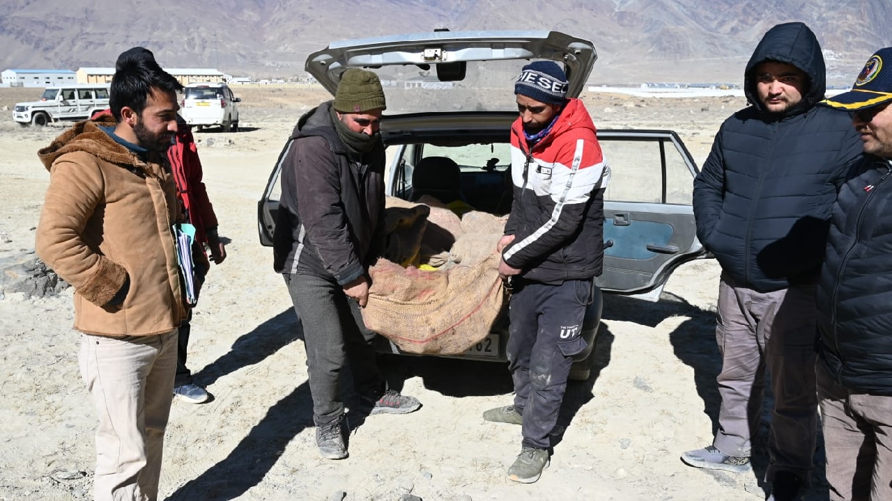 Food Safety Department : मार्केट चेकिंग के दौरान पकड़ा गया 134 Kg सड़ा हुआ मीट, अधिकारियों ने की कार्रवाई !