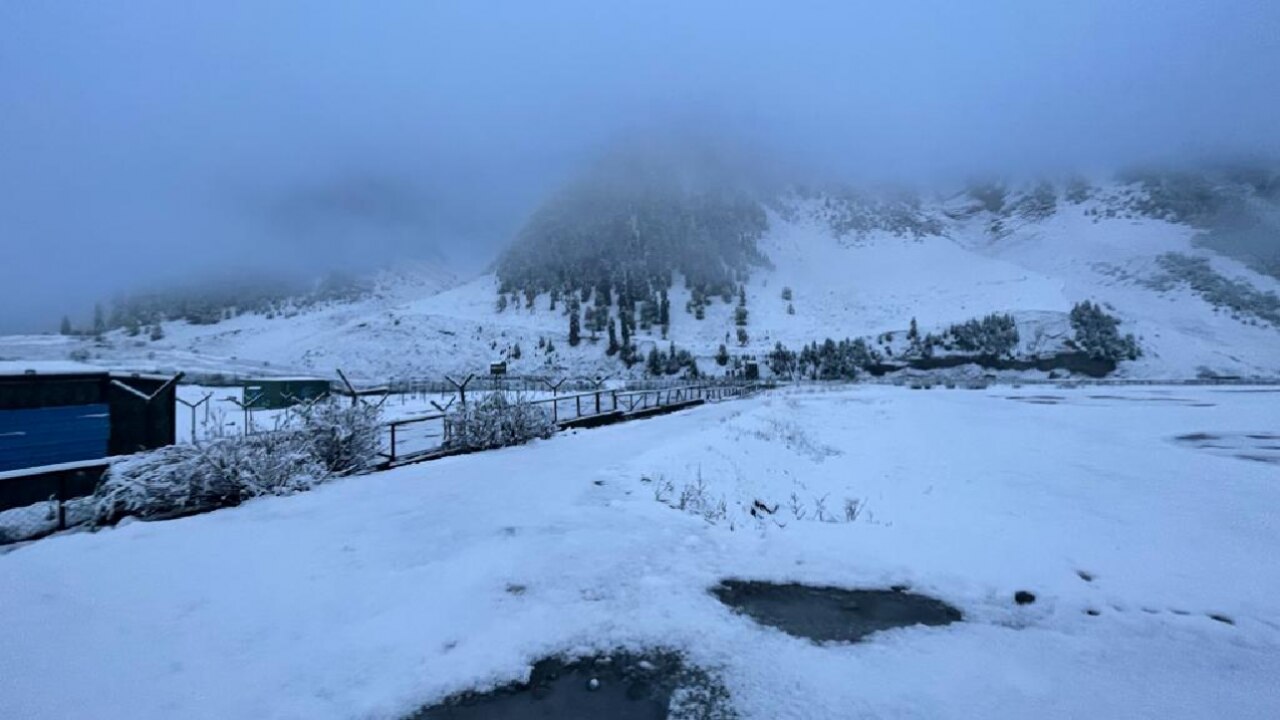 बर्फबारी से बंद हुए सोनमर्ग के रास्ते 