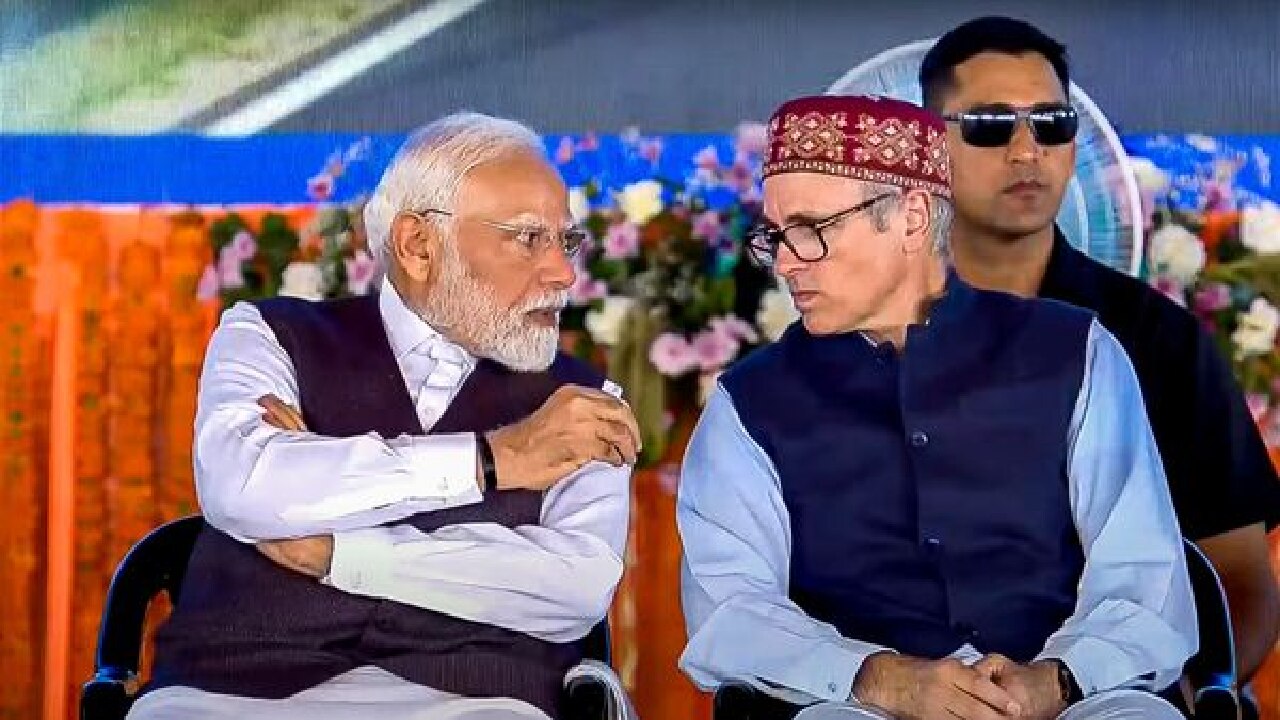 CM Omar Abdullah : कटरा में वंदे भारत ट्रेन की रवानगी के दौरान उमर अब्दुल्ला ने उठाया राज्य के दर्जे का मुद्दा!