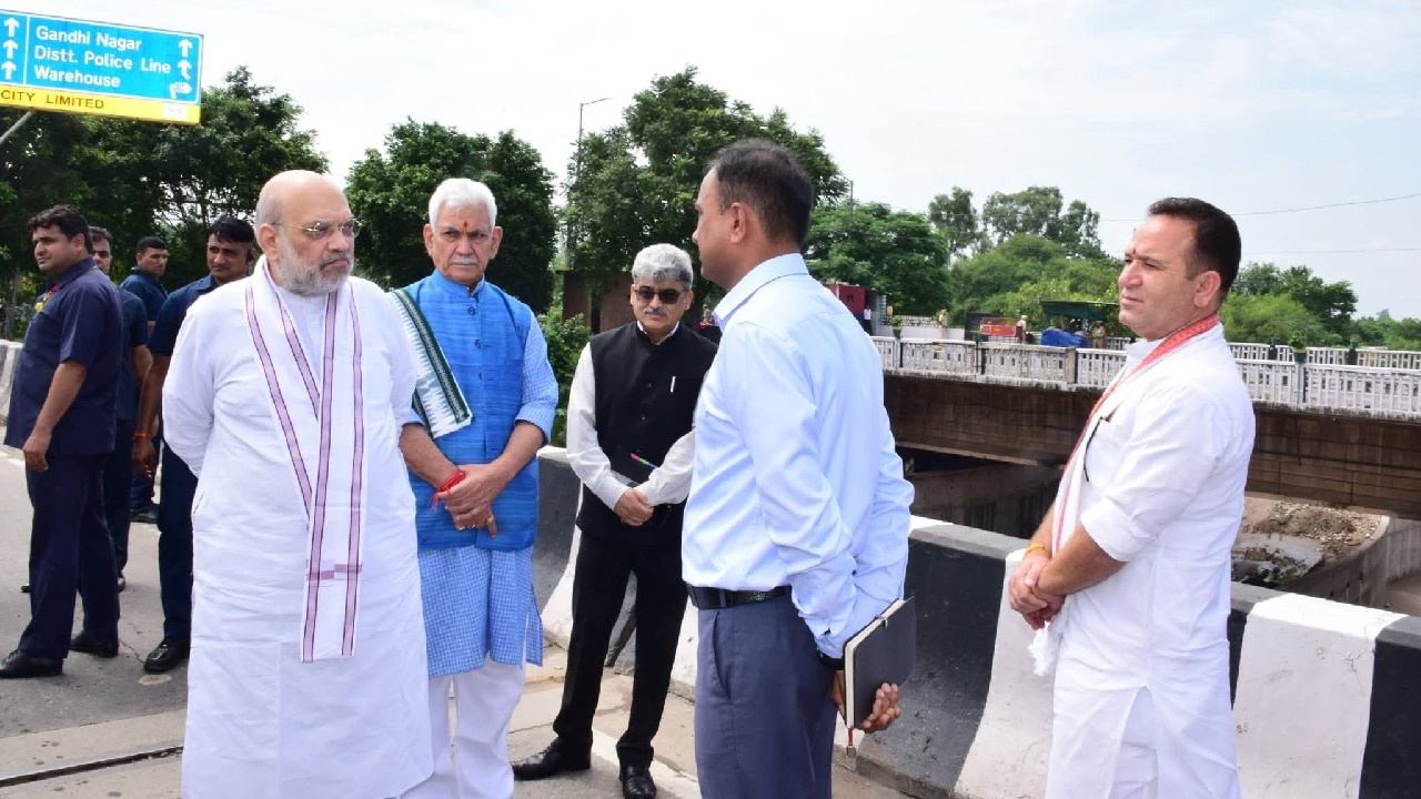स्थानीय नेताओं और अधिकारी भी रहे मौजूद
