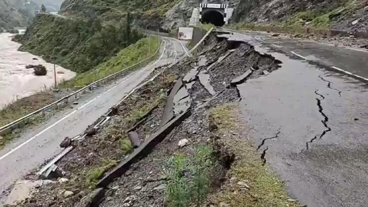 42 हजार KM नेटवर्क में से बड़ा हिस्सा तबाह