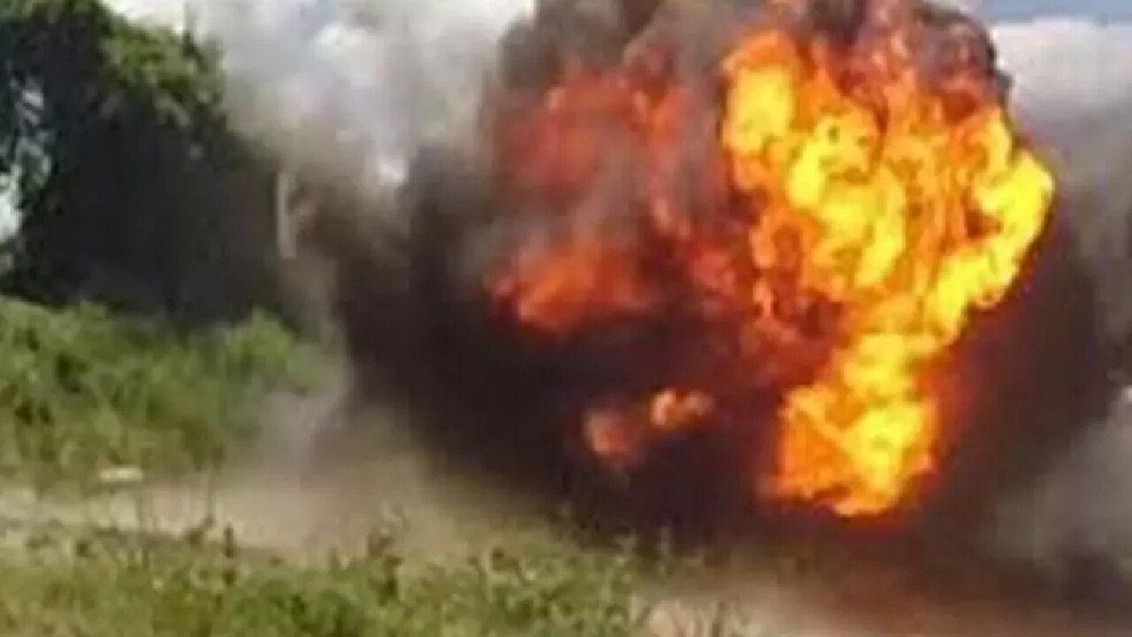 Breaking News : खेत में खेल रहा था बच्चा, फिर अचानक हुआ धमाका... गांव में फैल गई दहशत!