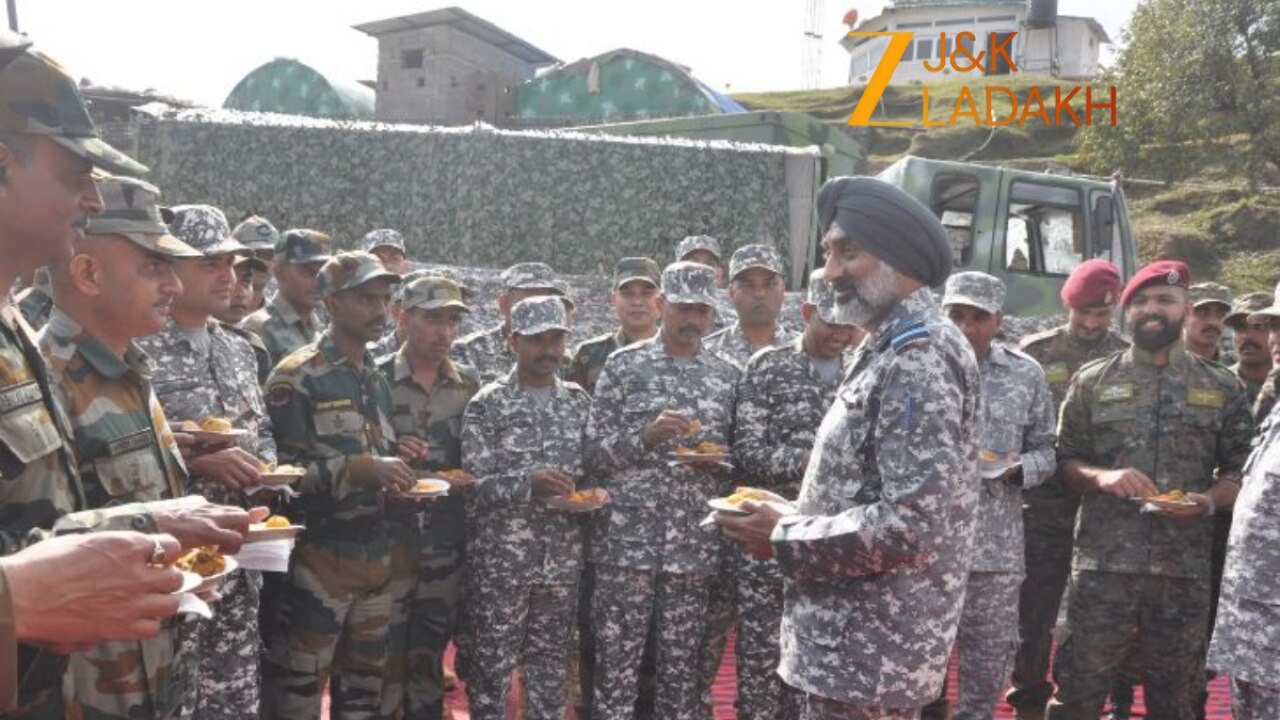 लद्दाख में दिवाली मिशन! एयर चीफ ने वीर जवानों संग मनाया त्योहार, कहा-‘आप ही असली शक्ति हैं’