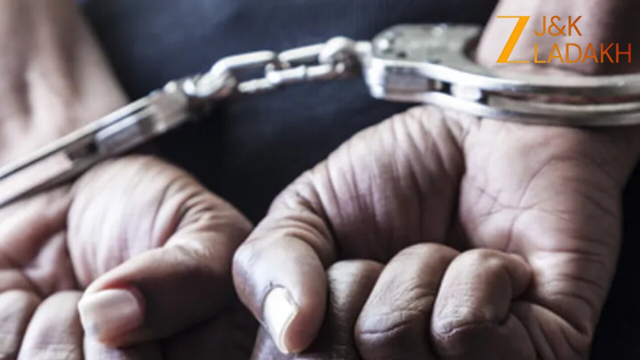 ड्रग्स माफिया पर चला पुलिस का हंटर: शोपियां-बडगाम से दो नशा तस्कर गिरफ्तार, भारी मात्रा में मादक पदार्थ बरामद!