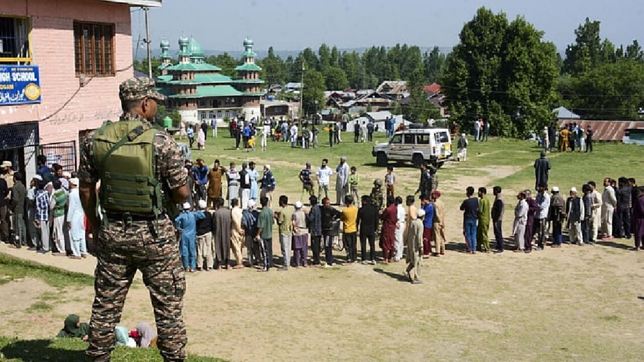 Jammu and Kashmir By-Elections: चुनाव से पहले बडगाम में धारा 163 लागू, रैली-जुलूस पर पूरी तरह बैन, जिले में घोषित हुआ Dry Day