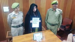 नशा मुक्त J&K अभियान में बड़ी कामयाबी : महिला ड्रग पेडलर गिरफ्तार, भारी मात्रा में नशीला पदार्थ ज़ब्त