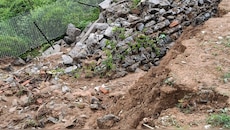 Landslide : भारी बारिश के बाद रामनगर-उधमपुर रोड पर भूस्खलन, बंद हुआ रास्ता 