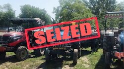 J&K : पुलवामा में अवैध खनन पर पुलिस की सख्ती, बजरी से लदे 2 ट्रैक्टर जब्त; FIR दर्ज