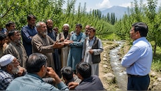 Shopian: झुलसाती गर्मी ने बढ़ाई बागवानों की मुश्किलें, सरकार से सिंचाई सुविधा मज़बूत करने की मांग   