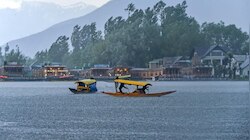 श्रीनगर में मंडराया बड़ा खतरा! डल झील में शिकारा पर लगी रोक, घर से निकलने से पहले पढ़ लें प्रशासन की यह चेतावनी