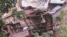Doda Road Accident: 500 फीट गहरी खाई में गिरा टेंपो, एक ही परिवार के 2 लोगों की मौत
