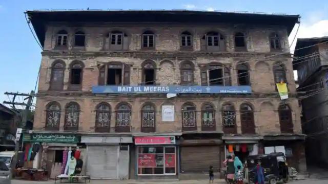 श्रीनगर की 120 साल पुरानी ये इमारत बनी है आकर्षण का केंद्र, मौजूद है राजा हरीसिंह का तख़्त