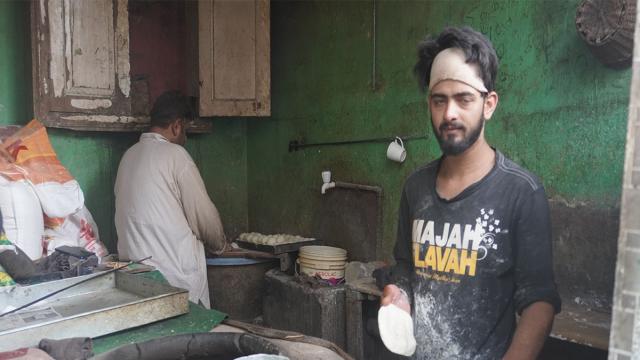  कश्मीर की घाटी में चैन से सोते लोग और पूरी रात जागता कंदूर