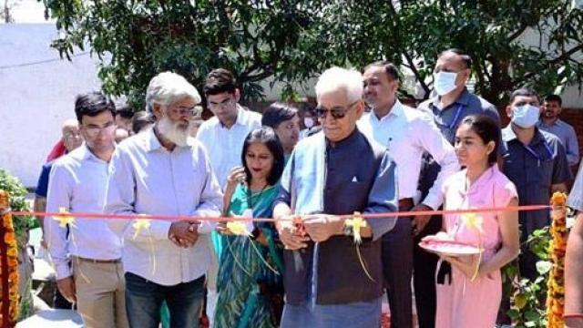 बीरपुर : रविंदर जम्वाल द्वारा निर्मित मूर्तियों की प्रदर्शनी का एल जी मनोज सिन्हा ने किया उद्घाटन