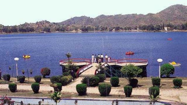 जम्मू : जंगलों और पहाड़ियों से घिरी मानसर लेक 