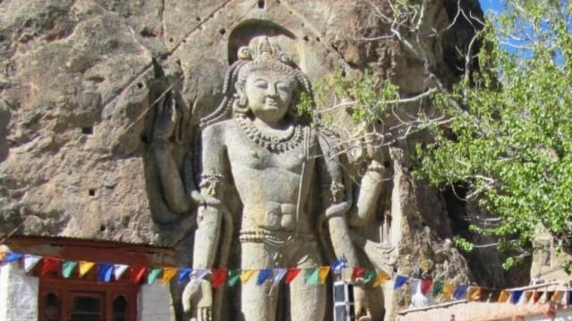  बोद्ध धर्म के मुलबेख मठ का नाम ऐतिहासिक होने के साथ ही लोगों की आस्था का केन्द्र है