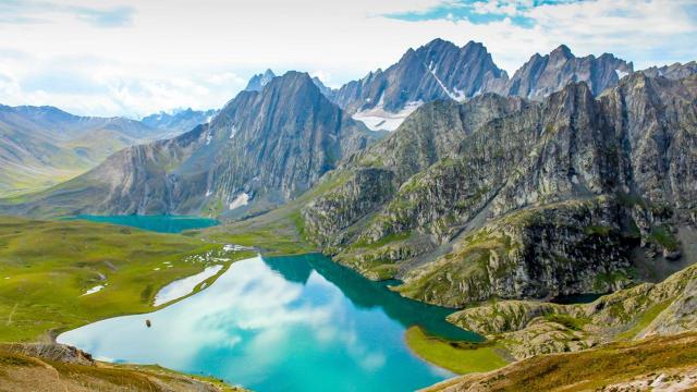 क्यों कहते है कश्मीर को "Paradise on Earth" ?
