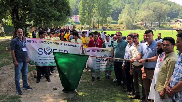 SVEEP Program : बारामूला की अवाम को वोटिंग के लिए जागरुक कर रहा जिला इंतेजामिया...