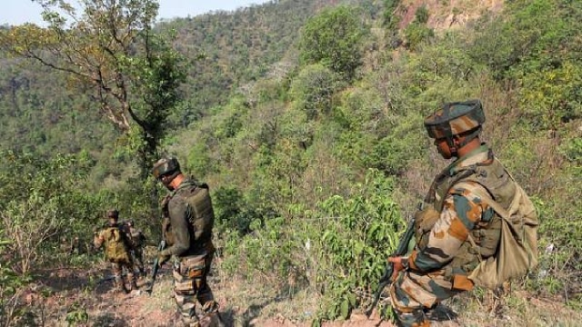 Breaking News : किश्तवाड़ में सेना का एंटी टेरर ऑपरेशन, 2-3 आतंकियों के छिपे होने की खबर !