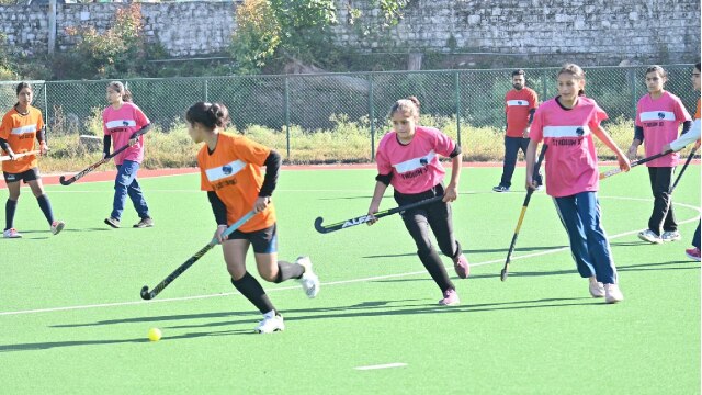 Hockey Match : पुंछ में इंटर डिस्ट्रिक्ट यूटी लेवल हॉकी मुकाबले का उद्घाटन !