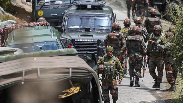 Kupwara Encounter : कुपवाड़ा में LoC बॉर्डर पर घुसपैठ कर रहे दो आतंकी ढेर, सर्च ऑपरेशन जारी...