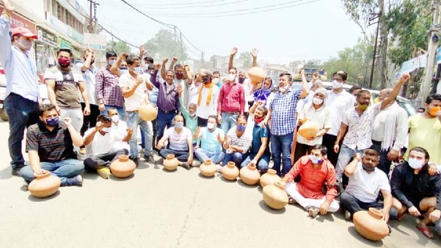Public Protest : उधमपुर में जल शक्ति महकमे के ख़िलाफ़ पब्लिक प्रोटेस्ट ! 