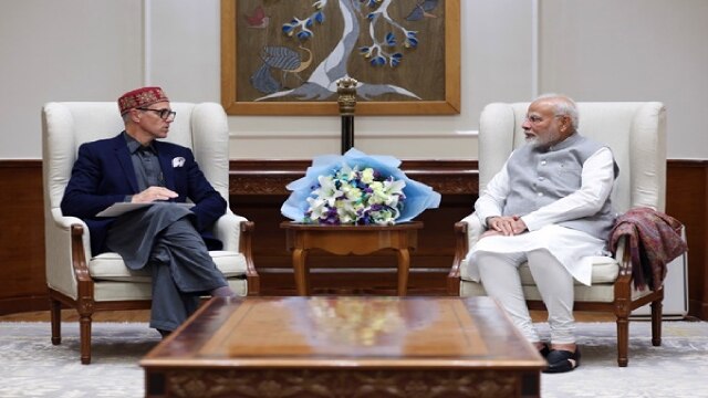 CM Abdullah Meets PM : मुख्यमंत्री उमर अब्दुल्ला ने प्रधानमंत्री मोदी से की मुलाकात !