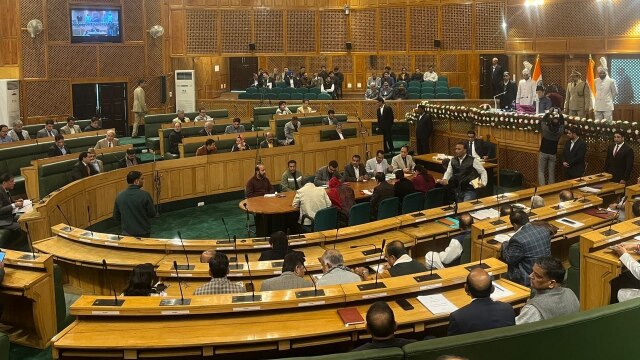 Article 370 Proposal : जम्मू कश्मीर विधानसभा में 370 बहाली का प्रस्ताव पास, विपक्ष ने जताया विरोध ! 
