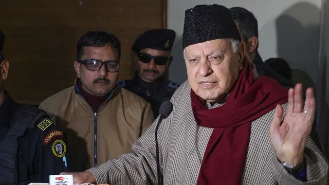 Farooq Abdullah : फ़ारूक़ अब्दुल्लाह ने किया रामबन का दौरा कर कार्यकर्ताओं से की मुलाकात ! 
