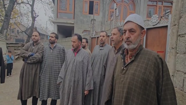 Undeveloped Pulwama : पुलवामा में इस मोहल्ले के बाशिंदों की सुध कौन लेगा ? 