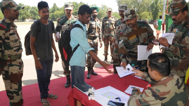 Army Recruitment : सुरनकोट में इंडियन आर्मी के भर्ती प्रोग्राम में 20 हज़ार नौजवानों ने हिस्सा लिया... 