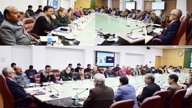 CM Omar Abdullah : मुख्यमंत्री उमर अब्दुल्ला ने सरकारी विभागों को 100 दिन में लक्ष्य प्राप्ति दिया ऑर्डर ! 