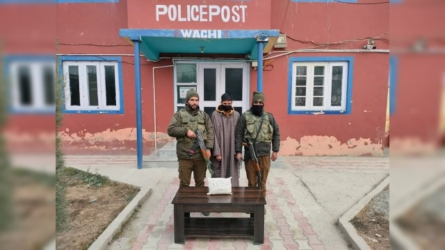 Drug Peddler Arrested : शोपियां पुलिस ने ड्रग्स तस्करों पर कसा शिकंजा, वाची में एक तस्कर गिरफ्तार! 