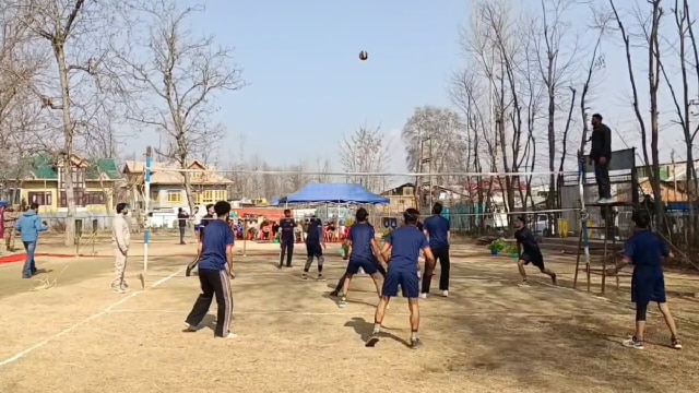 Volleyball Tournament : पुलवामा में CRPF के 8वें वॉलीबॉल टूर्नामेंट में मीरलैंड न्यूवा ने रचा इतिहास! 