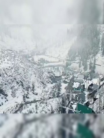ताज़ा बर्फबारी से बढ़ी माच्छिल सेक्टर की सुंदरता ! 