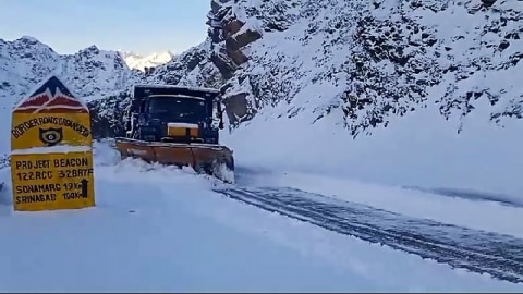 BRO Snow Clearance : ज़ोजिला पास पर बर्फबारी के बाद बर्फ हटाने का काम शुरू !
