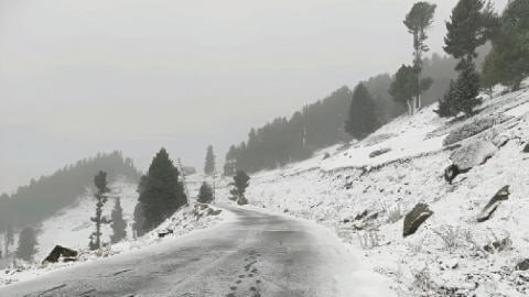 Razdan Top पर सीजन की पहली बर्फबारी... देखें शानदार नजारा!