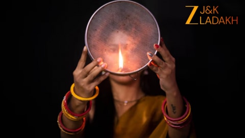 करवा चौथ 2025: जम्मू में सजी सुहागिनों की शाम! चांद के दीदार से पहले मंदिरों में उमड़ी भीड़...