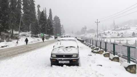 बर्फबारी की खूबसूरत तस्वीरें: विंटर वेकेशन का प्लान है? गुलमर्ग-सोनमर्ग के बर्फीले पहाड़ आपका इंतज़ार कर रहे हैं !