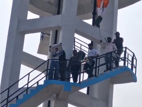 रियासी में टैंक पर चढ़े युवा कांग्रेस नेता करण दीप सिंह हिरासत में, उदय चिब की गिरफ्तारी पर बवाल...