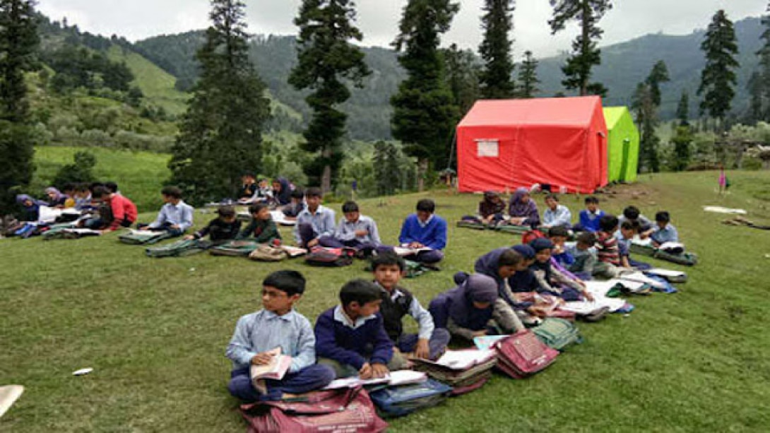 Mobile Schooling : बडगाम में आदिवासी छात्रों के लिए मोबाइल स्कूलिंग की शुरूआत !