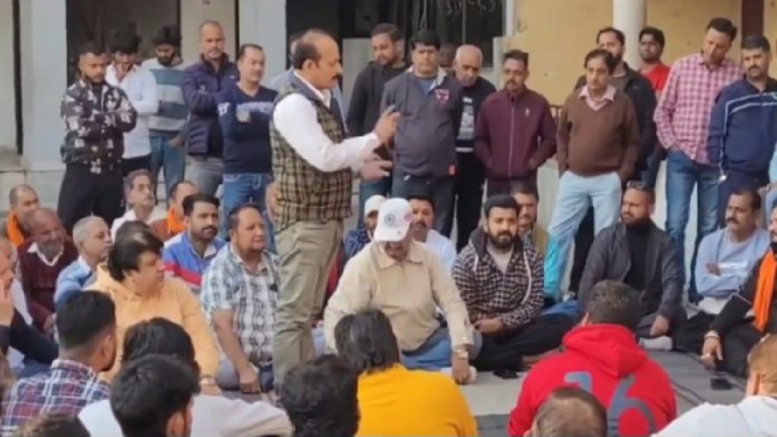 SMVDSB Ropeway Project : कटरा में रोपवे प्रोजेक्ट को मंज़ूरी देने से दुकानदारों में नाराज़गी ! SMVDSB Ropeway Project : कटरा में रोपवे प्रोजेक्ट को मंज़ूरी देने से दुकानदारों में नाराज़गी !