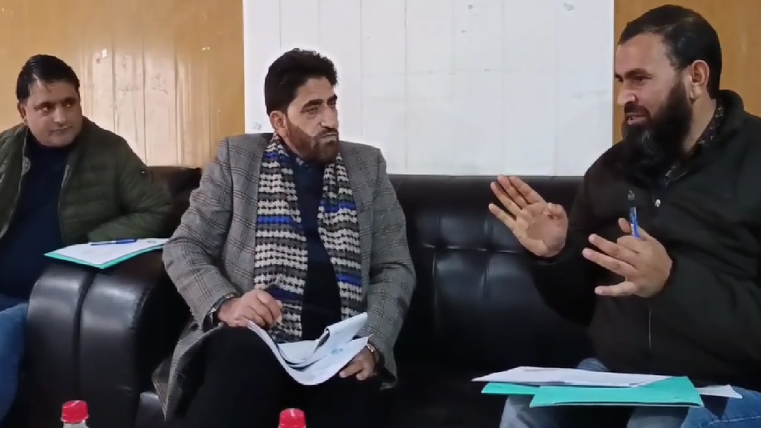 Water Scarcity : पानी की समस्या से निबटने के लिए राजपोरा विधायक ने की अधिकारियों के साथ  मीटिंग !